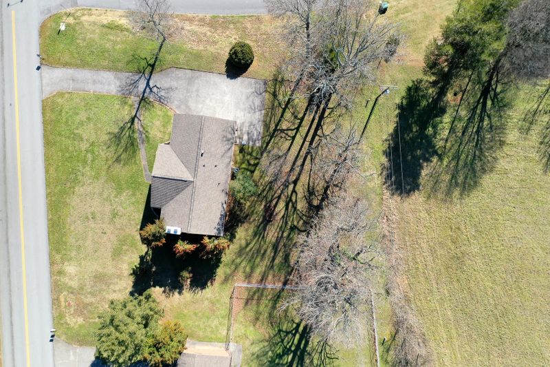 913 S Dogwood Dr, Maryville, TN 37804