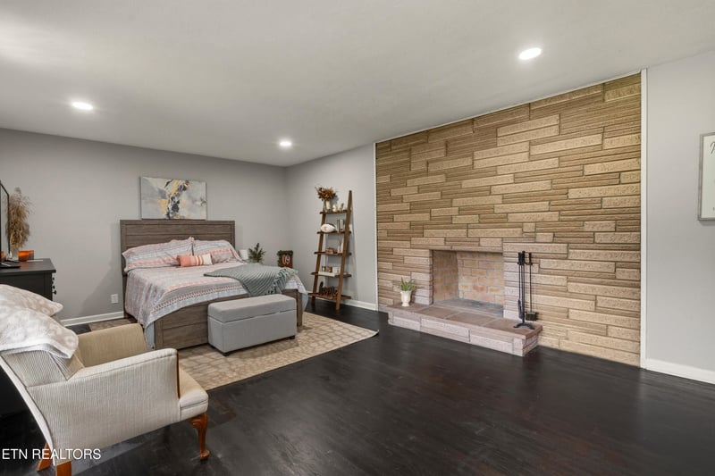 913 W Beaver Creek Dr, Powell, TN 37849