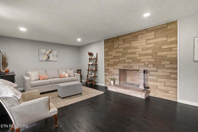 913 W Beaver Creek Dr, Powell, TN 37849