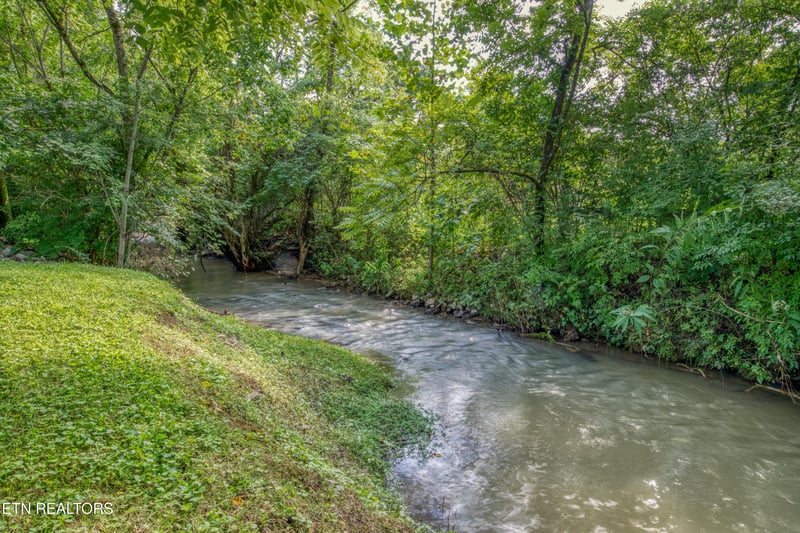 9131 Strawberry Plains Pike, Knoxville, TN 37924
