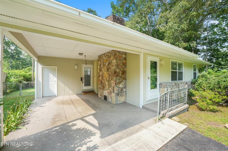 9136 Hondo Dr, Crossville, TN 38572