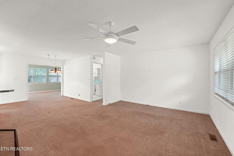 9136 Hondo Dr, Crossville, TN 38572