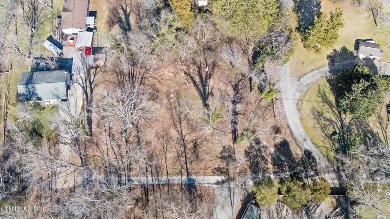 9136 Solway Ferry Rd, Oak Ridge, TN 37830