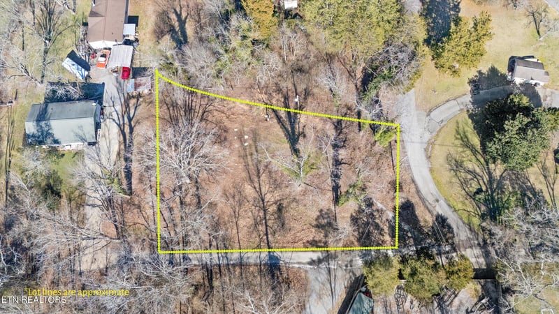 9136 Solway Ferry Rd, Oak Ridge, TN 37830