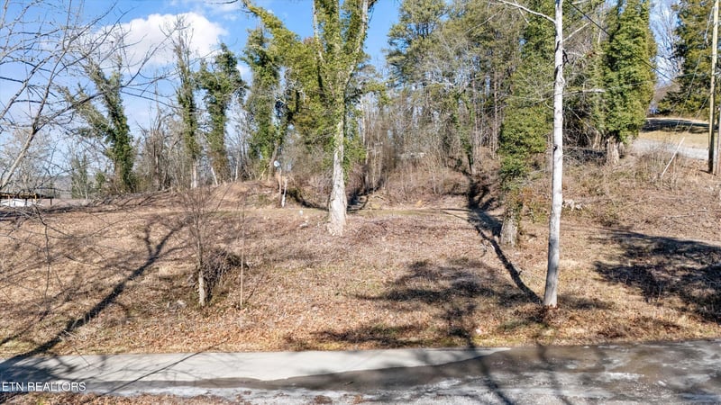 9136 Solway Ferry Rd, Oak Ridge, TN 37830