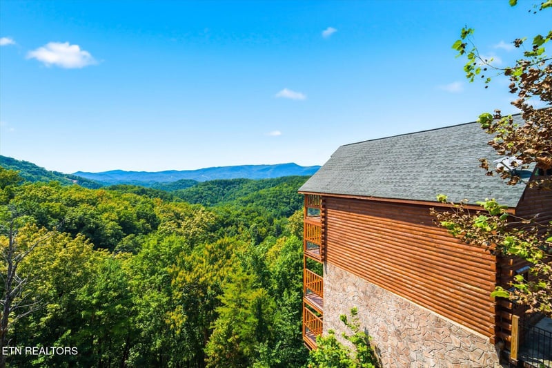 914 Black Bear Cub Way, Sevierville, TN 37862