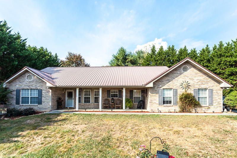 914 Eagle View Dr, Kodak, TN 37764