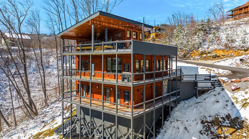 914 Elm Rd, Gatlinburg, TN 37738
