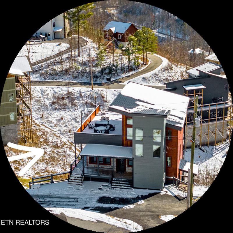 914 Elm Rd, Gatlinburg, TN 37738