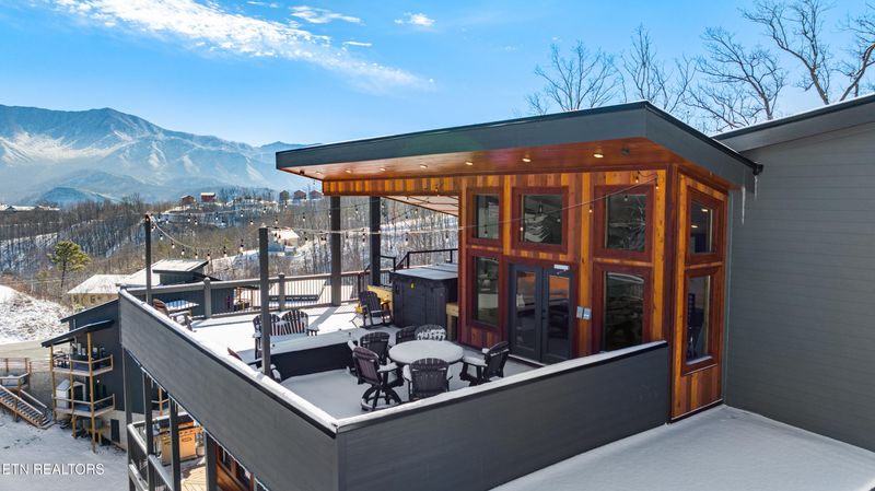 914 Elm Rd, Gatlinburg, TN 37738