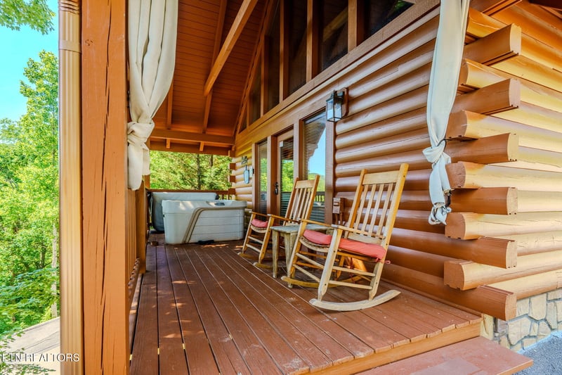 914 High Mountain Way, Gatlinburg, TN 37738
