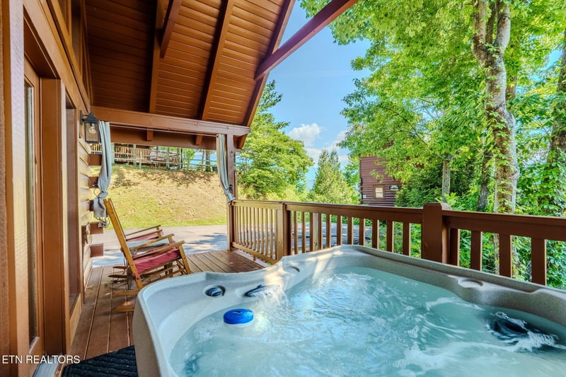 914 High Mountain Way, Gatlinburg, TN 37738