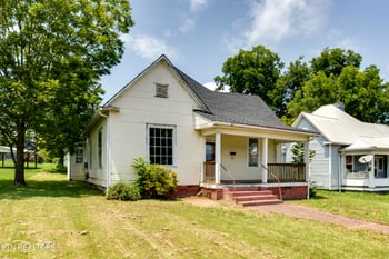 914 Ohio Ave, Etowah, TN 37331