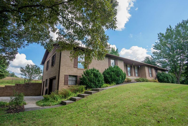 914 Thompson Bridge Rd, Maryville, TN 37801