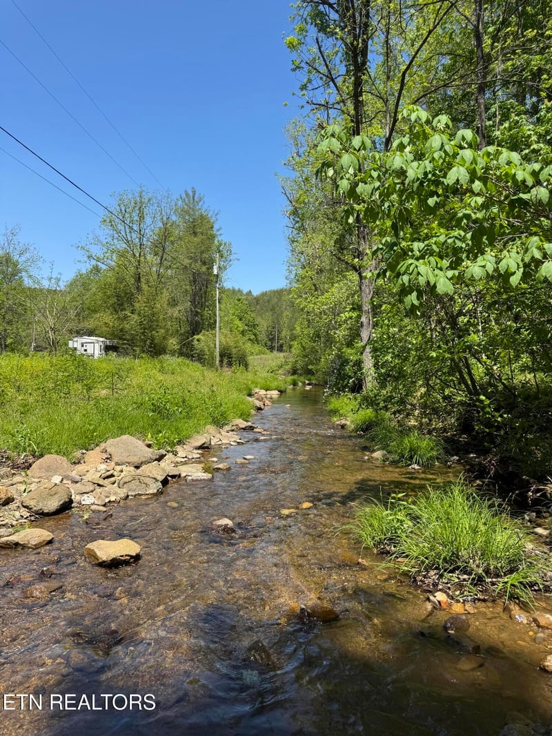915 Chestnut Valley Rd, Vonore, TN 37885