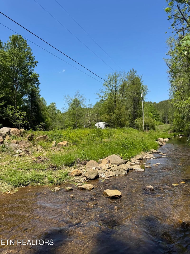 915 Chestnut Valley Rd, Vonore, TN 37885