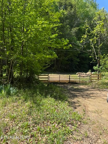 915 Chestnut Valley Rd, Vonore, TN 37885