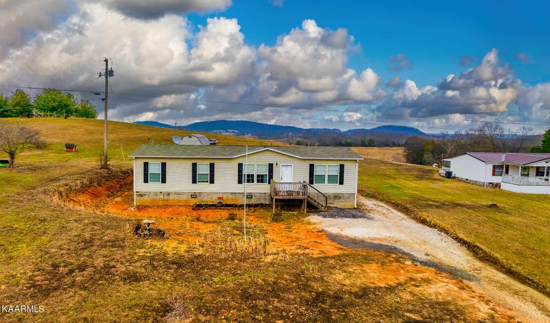 915 Howell River Rd, Rutledge, TN 37861