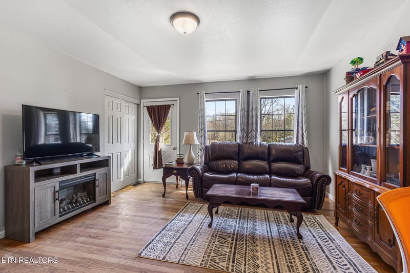 915 Latham St, Etowah, TN 37331