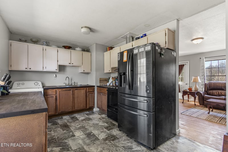 915 Latham St, Etowah, TN 37331