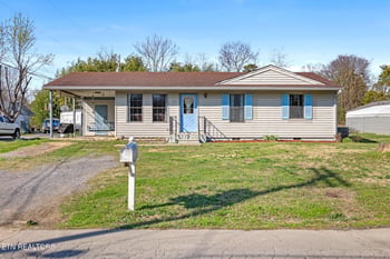 915 Latham St, Etowah, TN 37331