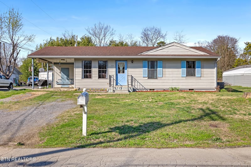 915 Latham St, Etowah, TN 37331