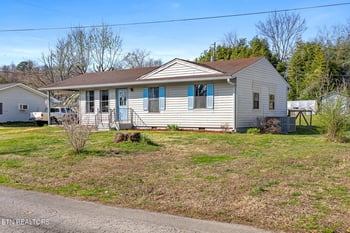 915 Latham St, Etowah, TN 37331