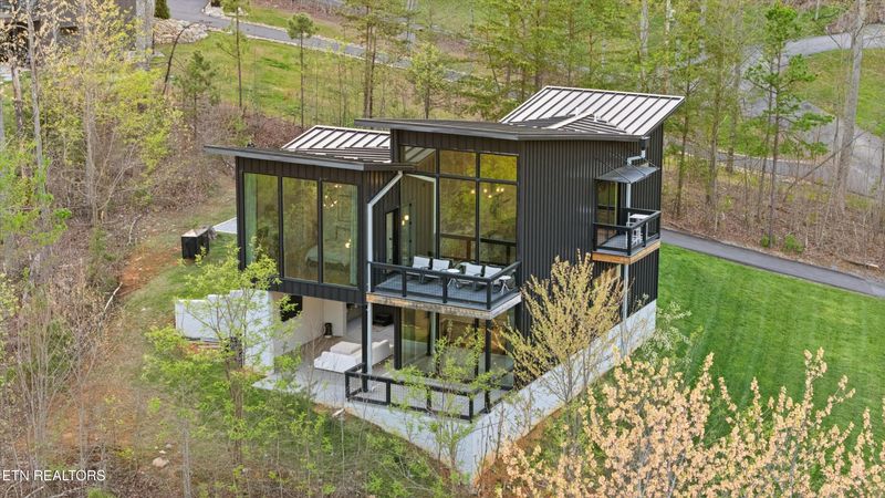 915 Smoky Ct, Gatlinburg, TN 37738