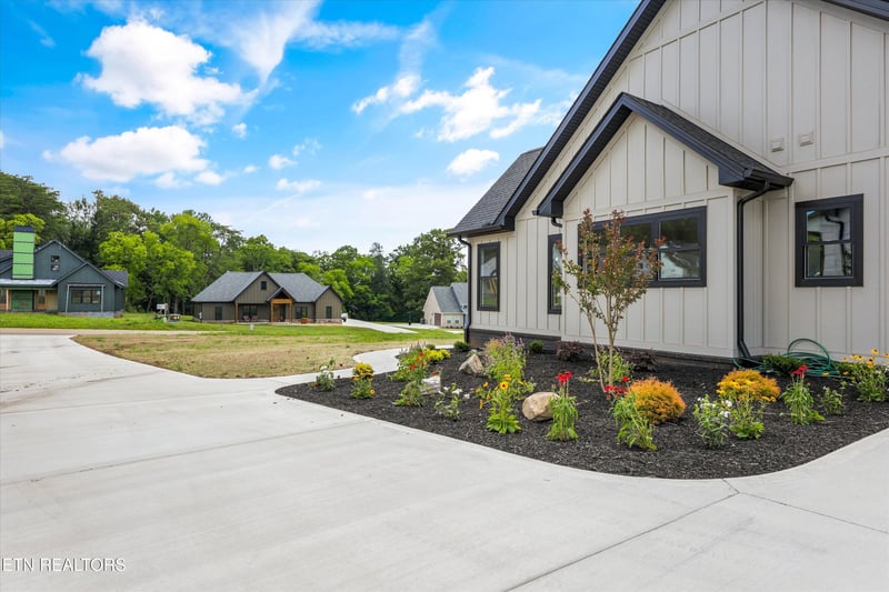 915 Sophie Dr, Greenback, TN 37742