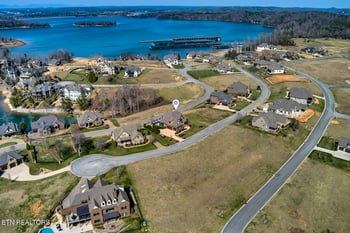 916 Castaway Ln, Lenoir City, TN 37772