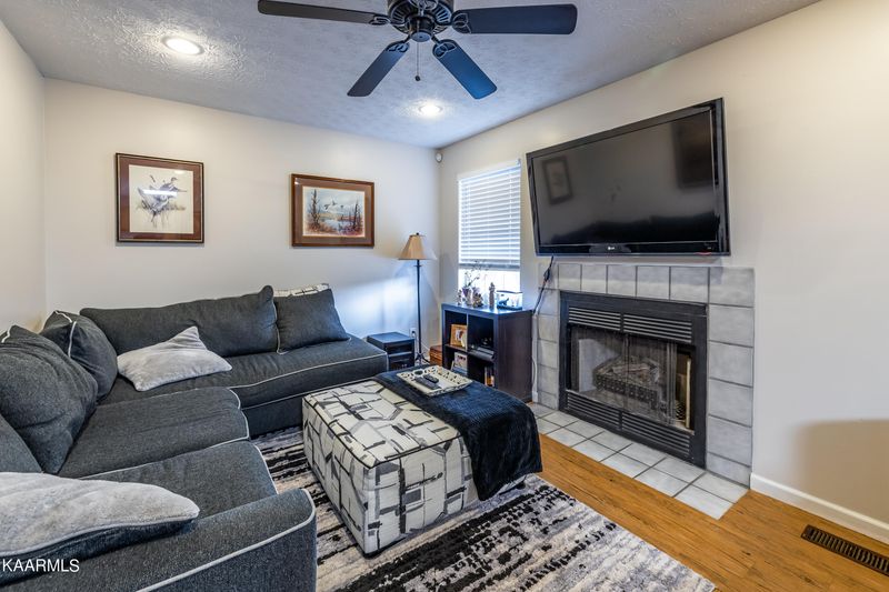 916 Chris Rd, Strawberry Plains, TN 37871