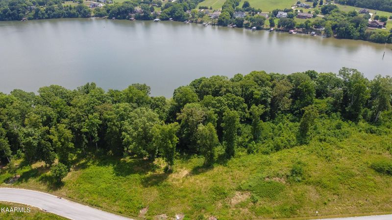 916 Eagle Nest Dr, Loudon, TN 37774