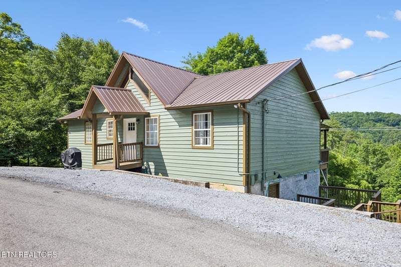 916 Hideaway Hills Cir, Sevierville, TN 37862