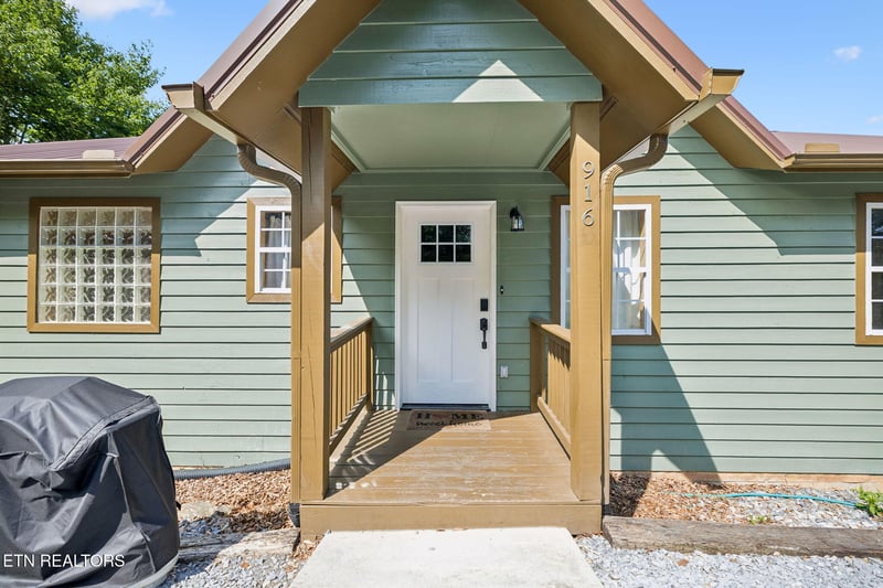 916 Hideaway Hills Cir, Sevierville, TN 37862
