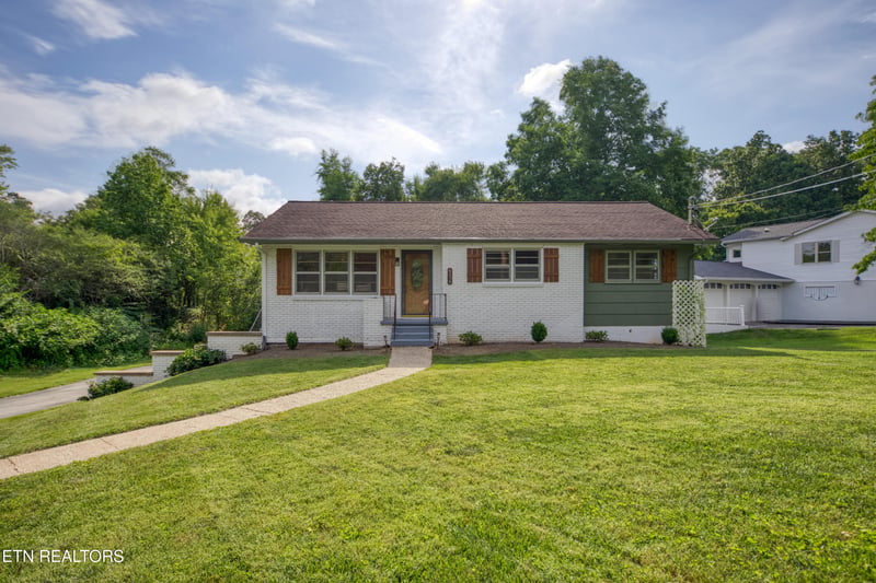 916 Mallory Rd, Knoxville, TN 37919