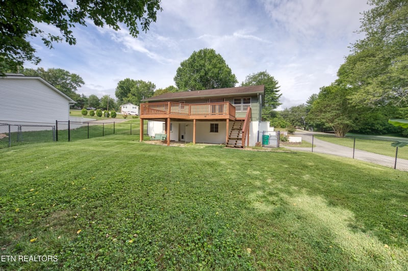 916 Mallory Rd, Knoxville, TN 37919