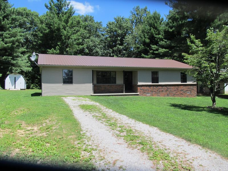 916 Maynard Rd, Crossville, TN 38571