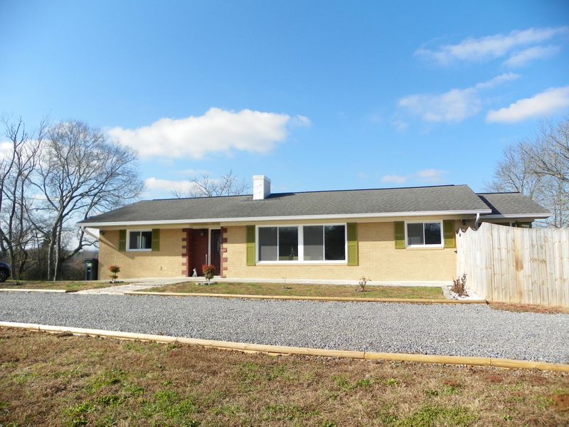 916 Ridgeview Dr, Clinton, TN 37716
