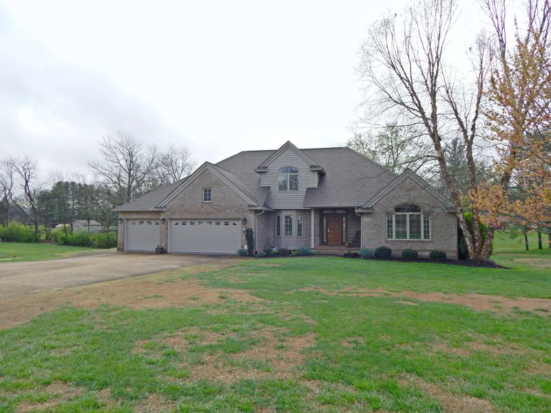 916 S Briarcliff Cir, Maryville, TN 37803