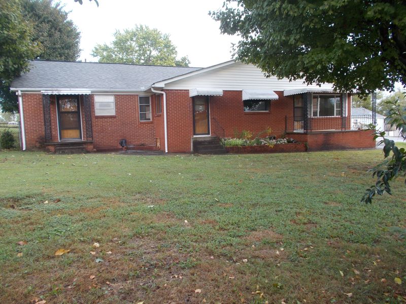 916 Vale St, Loudon, TN 37774
