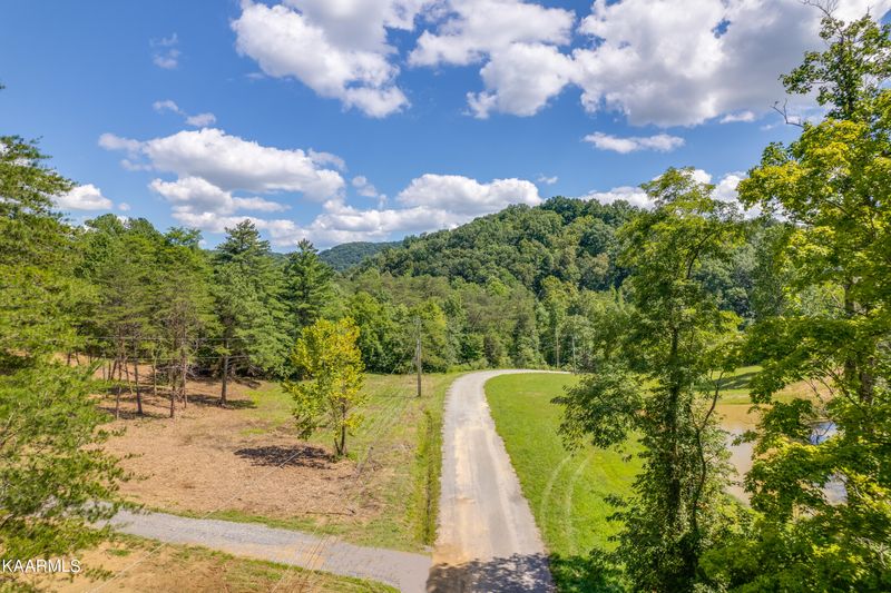 9165 Copper Valley Rd, Knoxville, TN 37938