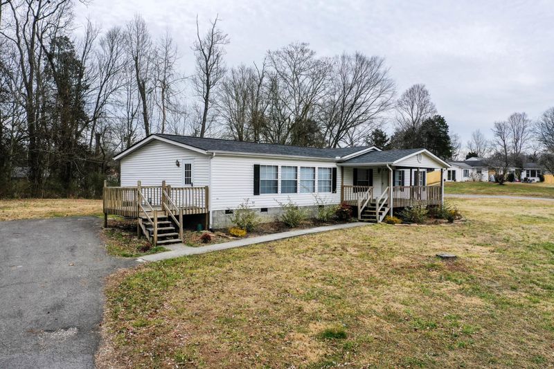 917 Cooper Dr, Rocky Top, TN 37769