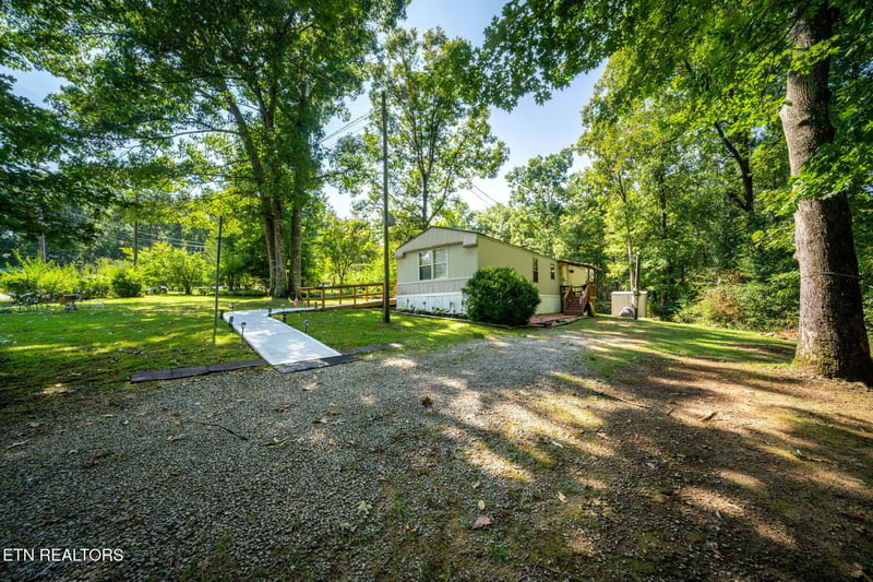 917 Nameoki Cir, Crossville, TN 38572