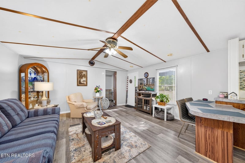 917 Nameoki Cir, Crossville, TN 38572