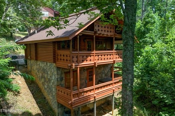 917 Pine Cone Way, Gatlinburg, TN 37738