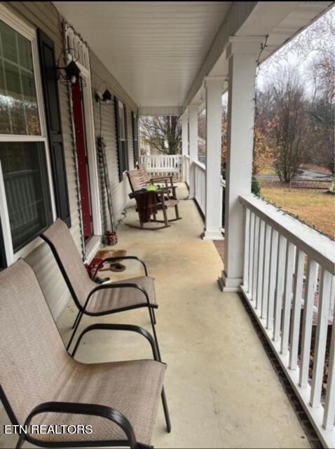 917 Ruby Dr, Maryville, TN 37803
