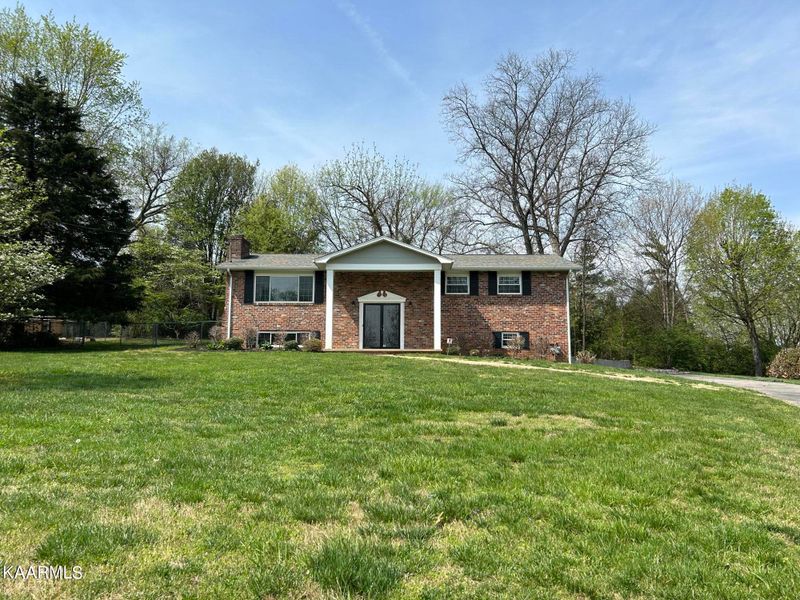 917 Teakwood Rd, Knoxville, TN 37919