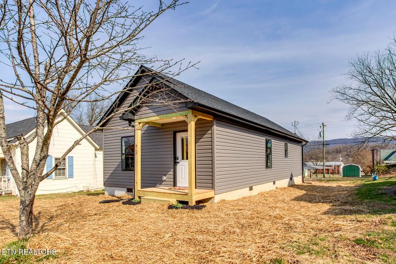 917 Washington Ave, Etowah, TN 37331