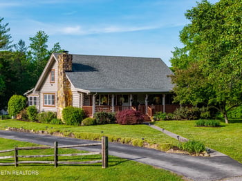 918 Country Ln, Walland, TN 37886