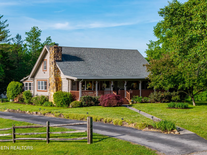 918 Country Ln, Walland, TN 37886